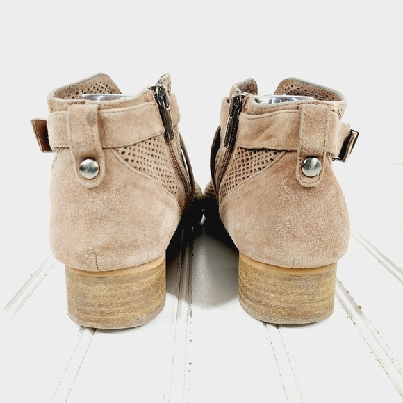 Vince Camuto Casha Brown Tan Laser Cut Ankle Booties E986 - Picture 6 of 13